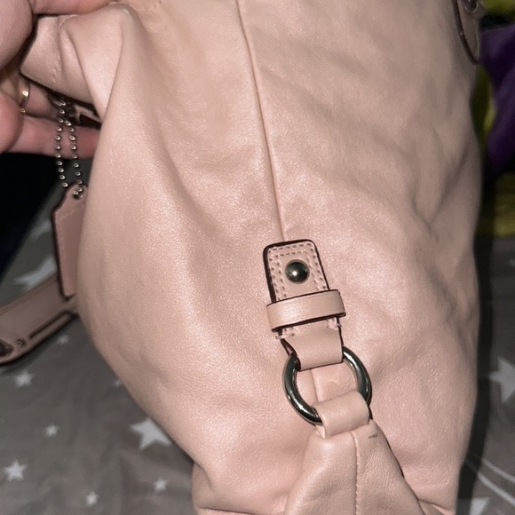 Coach Ashley metallic pink shoulder bag with silver accents removable strap - Picture 4 of 16